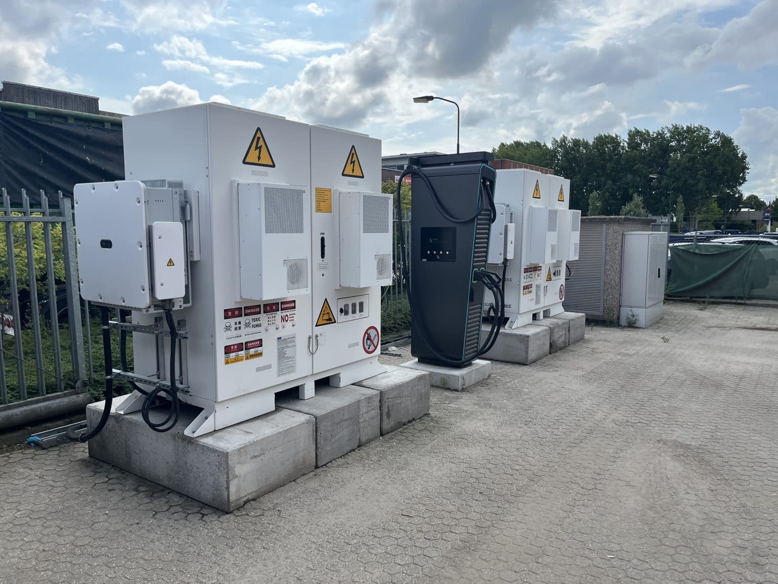 Batterij opstelling met EV laadmogelijkheid