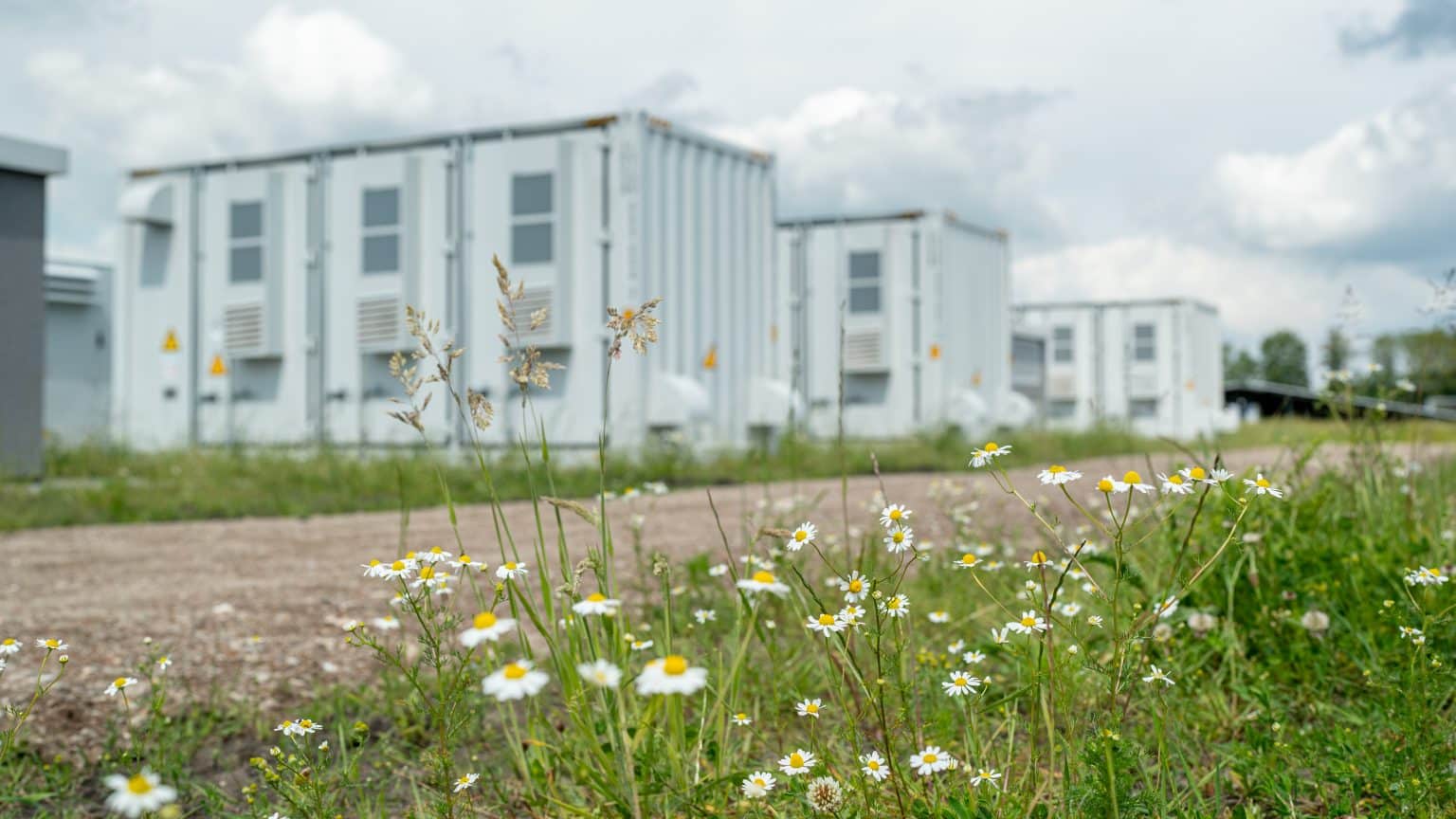Batterij opslag op een zonnepark
